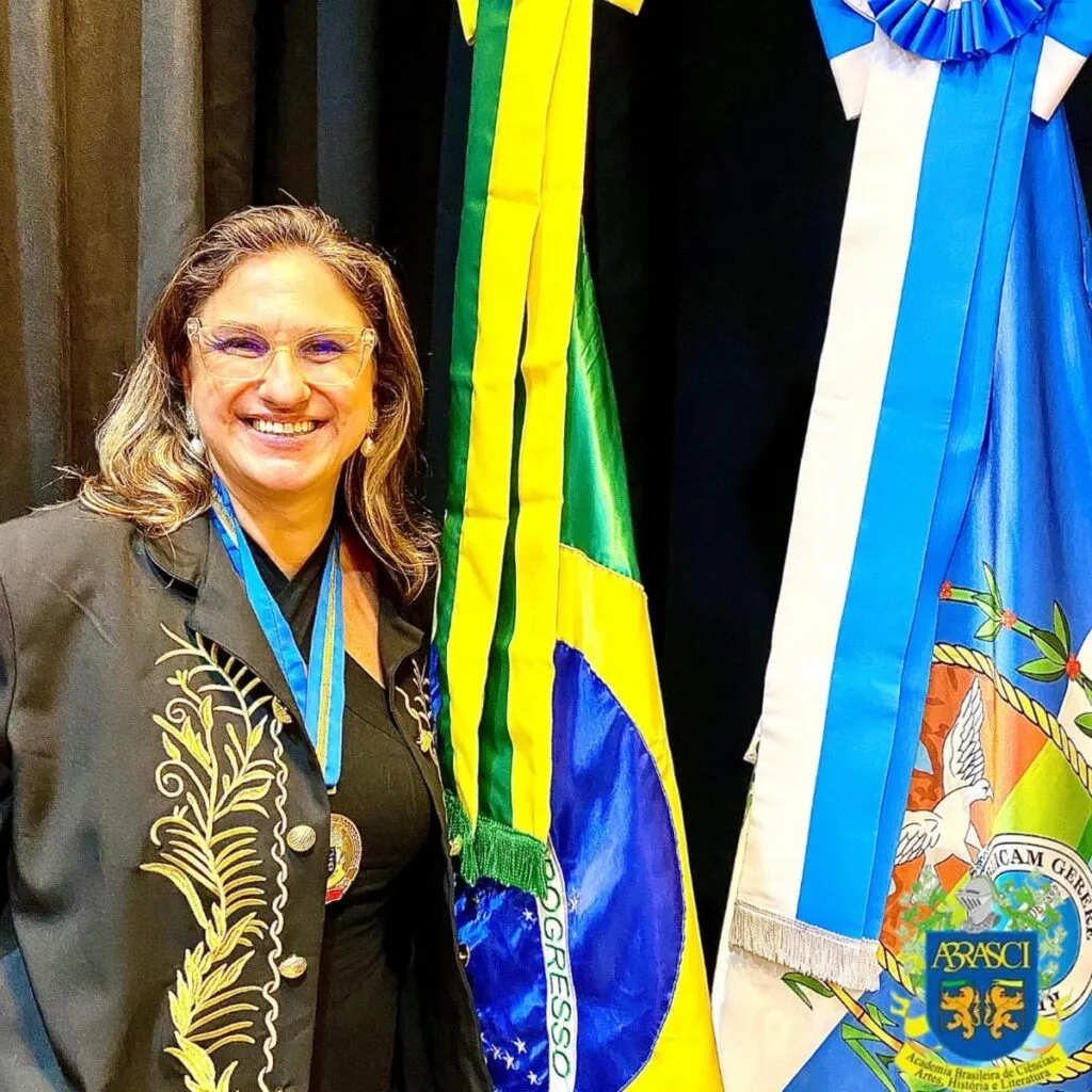 Enfermeira de Cabo Frio recebe Medalha de Honra ao Mérito Feminino da Academia Brasileira de Ciências, Artes, História e Literatura | Região dos Lagos