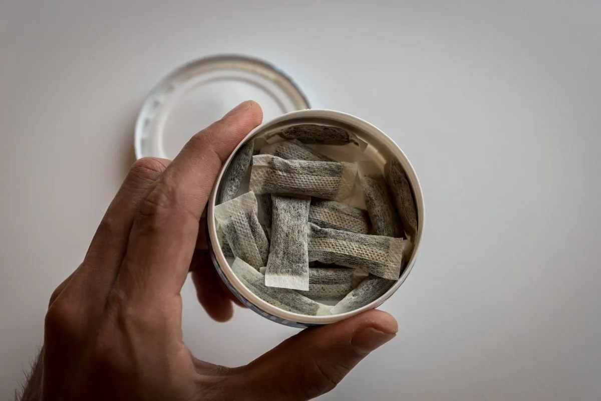 Snus: O sachê de nicotina que pode ser ainda mais perigoso que o cigarro