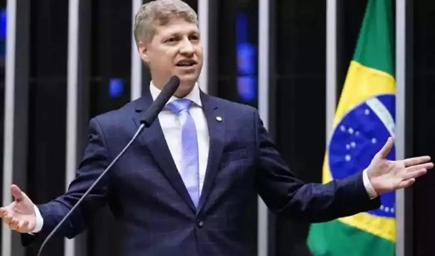 Marcel Van Hattem defende combate à corrupção; Câmara está rebaixada na relação de Poderes